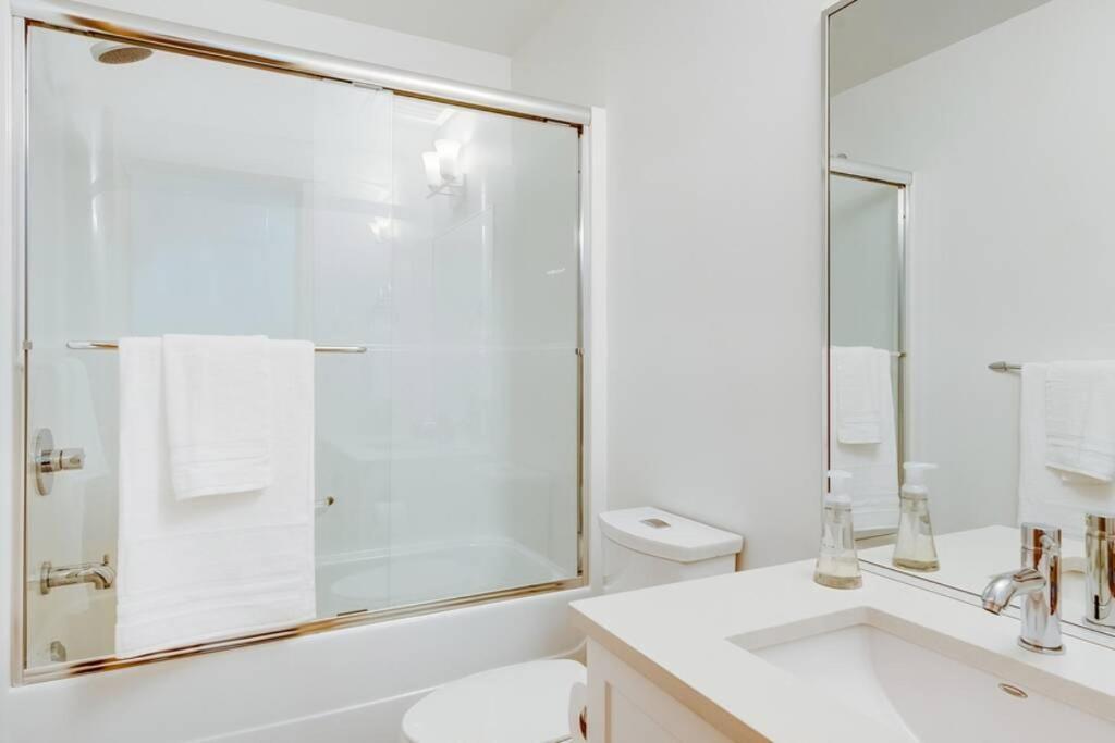 Cedar Hill Sunlit Stay - Bright Spacious & Modern Βικτώρια Εξωτερικό φωτογραφία